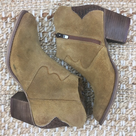 Marc Fisher Shoes - Marc Fisher Stefani Western Style Ankle Boot
